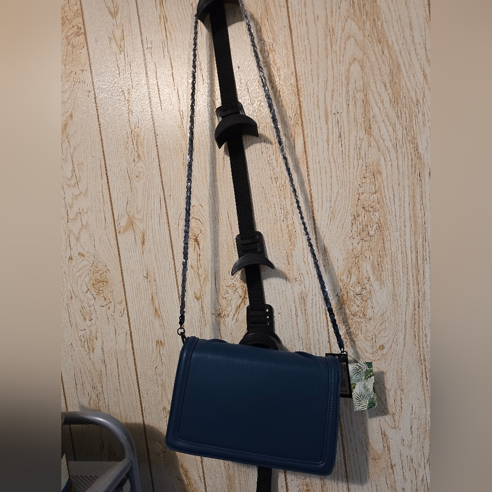 Crossbody Bagley Mischka Vegan Leather  Bag - Picture 3 of 6